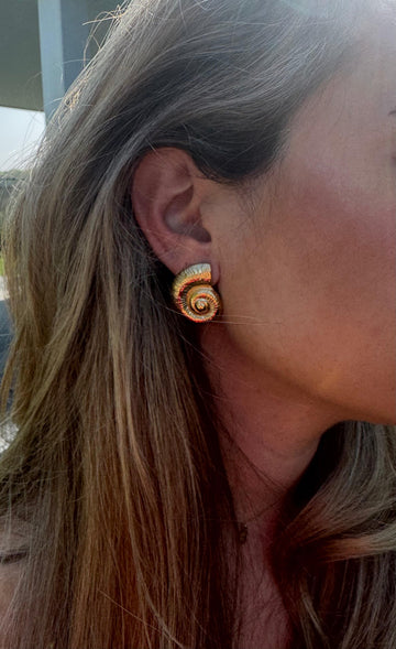 Earring golden shell