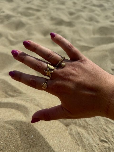 Ring with starfish and shell