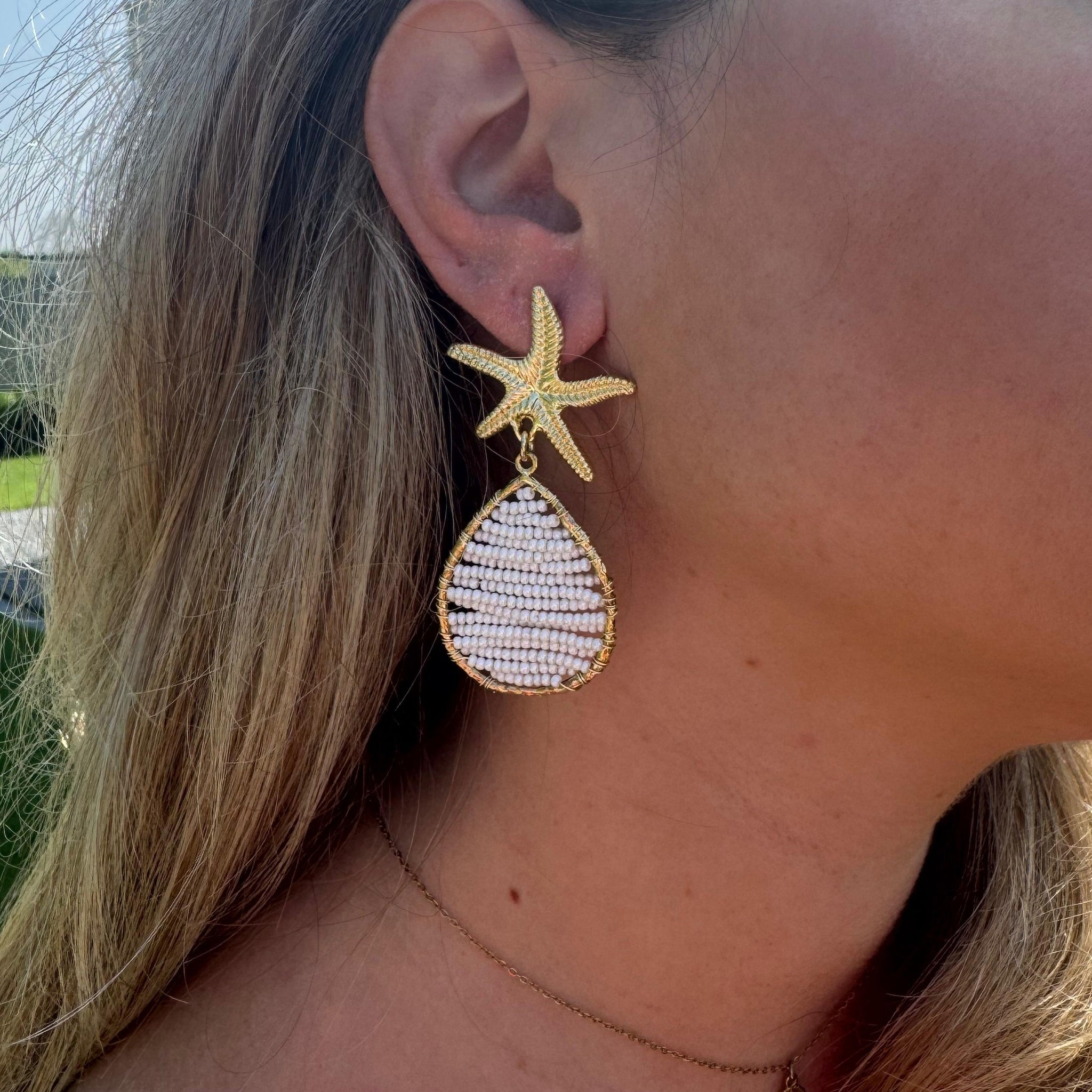 Earring white starfish